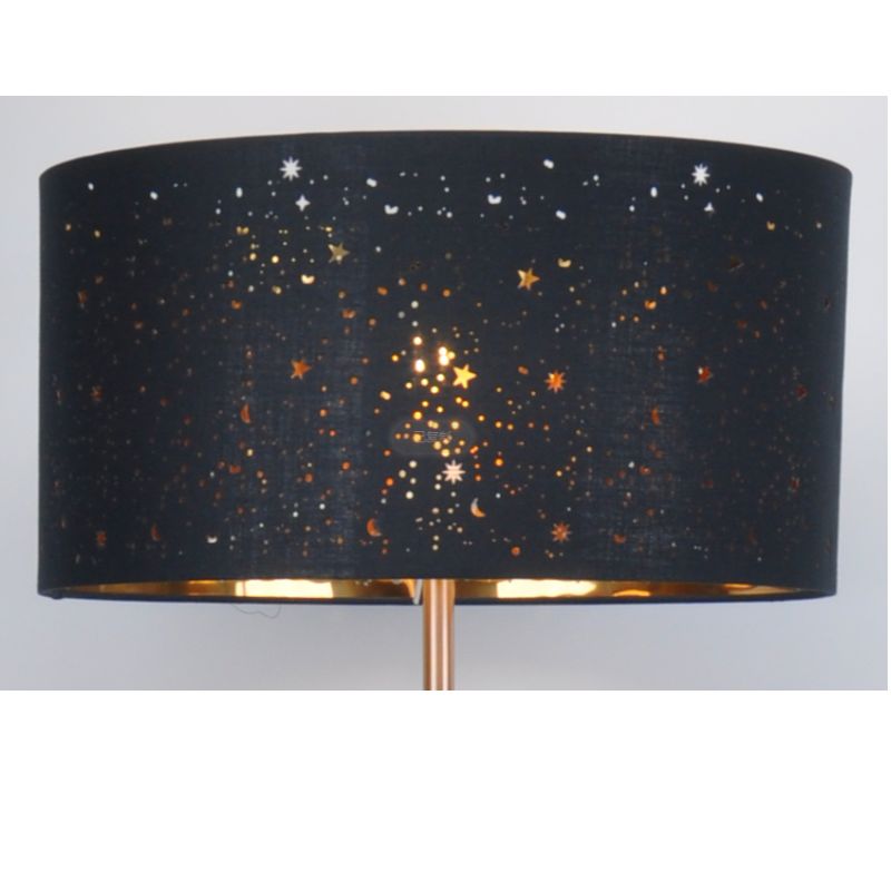 Lampa de podea cu nuanță din material negru tăiat cu laser