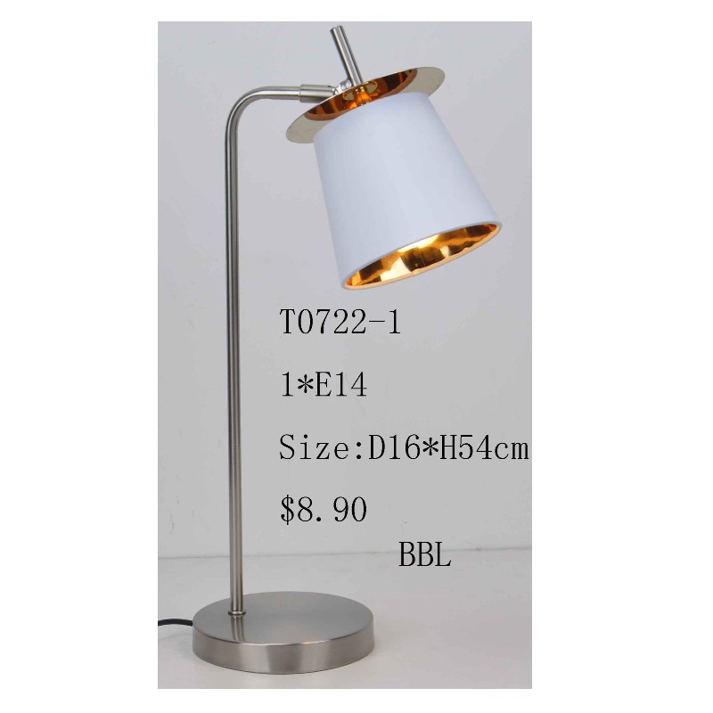 Lampa de masă cu nuanță de țesătură și foaie de decor