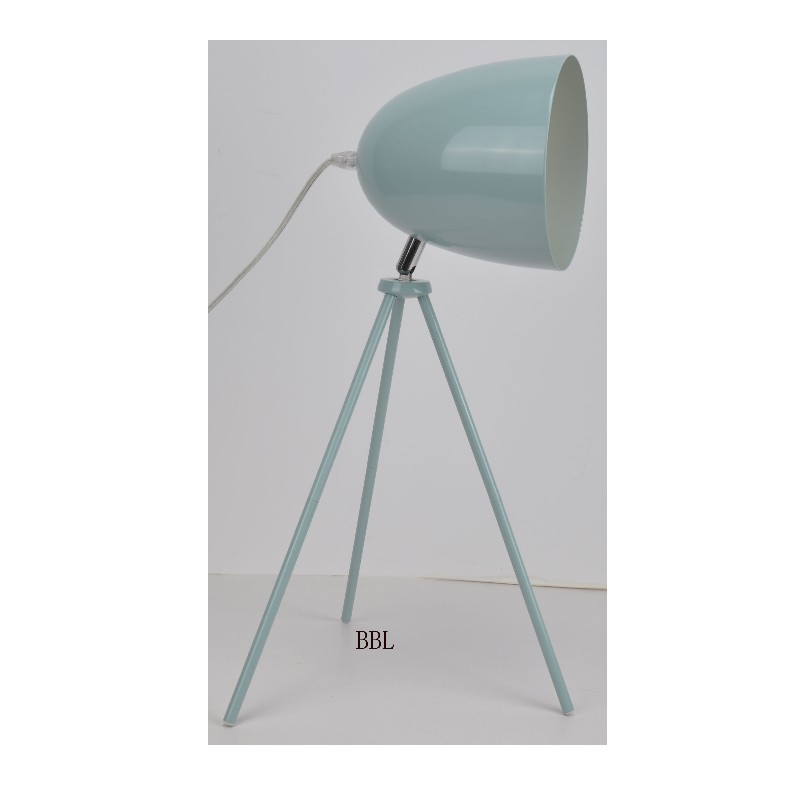 Lampa de trepied cu nuanță metalică și funcție de reglare
