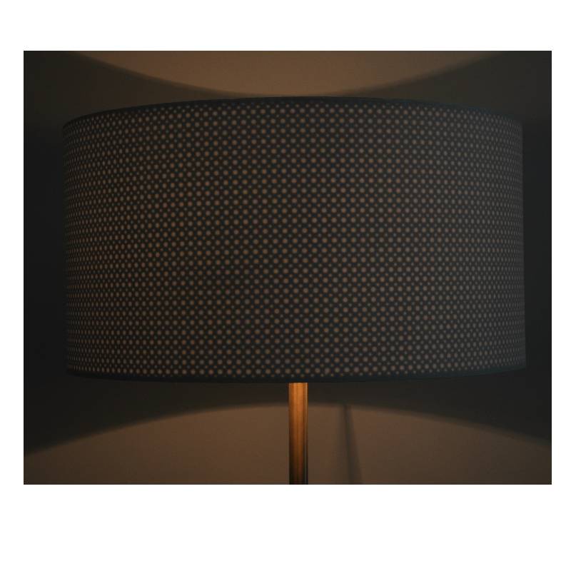 Lampa moderna de podea cu nuanta de tesatura