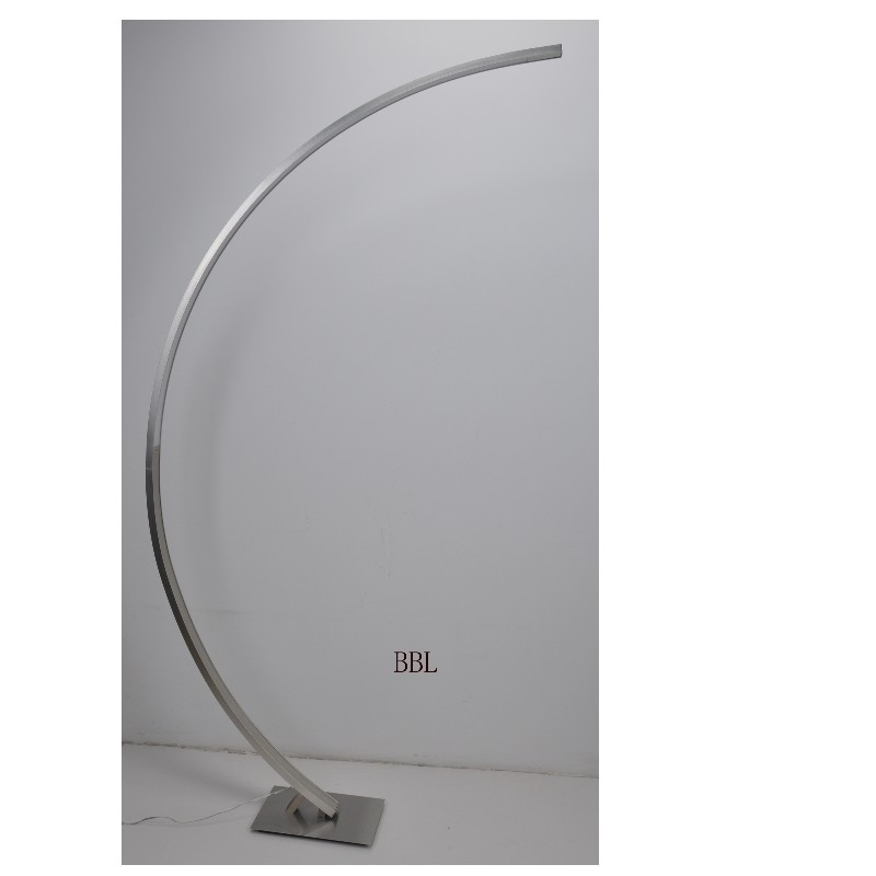 Lampa de podea cu LED-uri cu gradator tactil pe partea superioară a lămpii