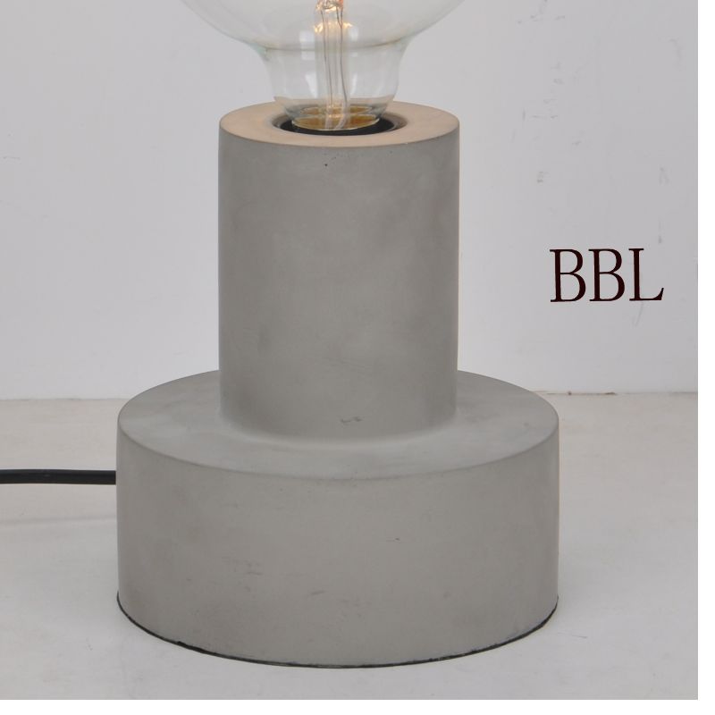Lampa de masă cu bază din beton cu două niveluri