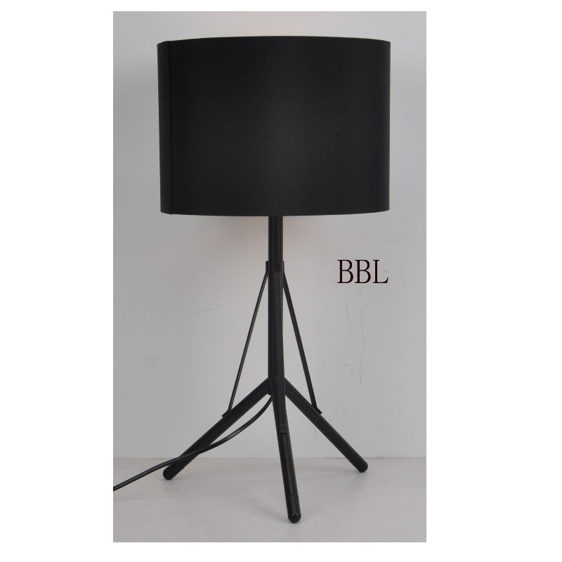 Tripod lamp ă de masă cu nuanță de țesătură